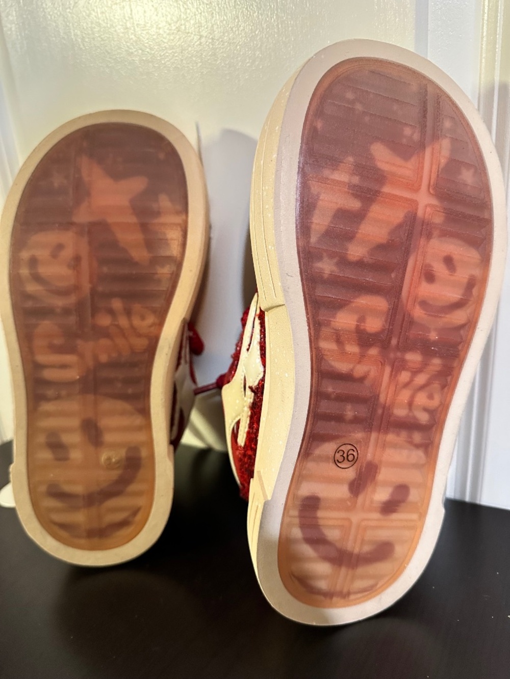 These are Killwinner "Smile Life" sneakers in red and beige colorway, size 5.5 M